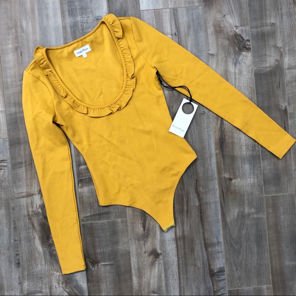NWT Privacy Please ruffle scoop neck bodysuit